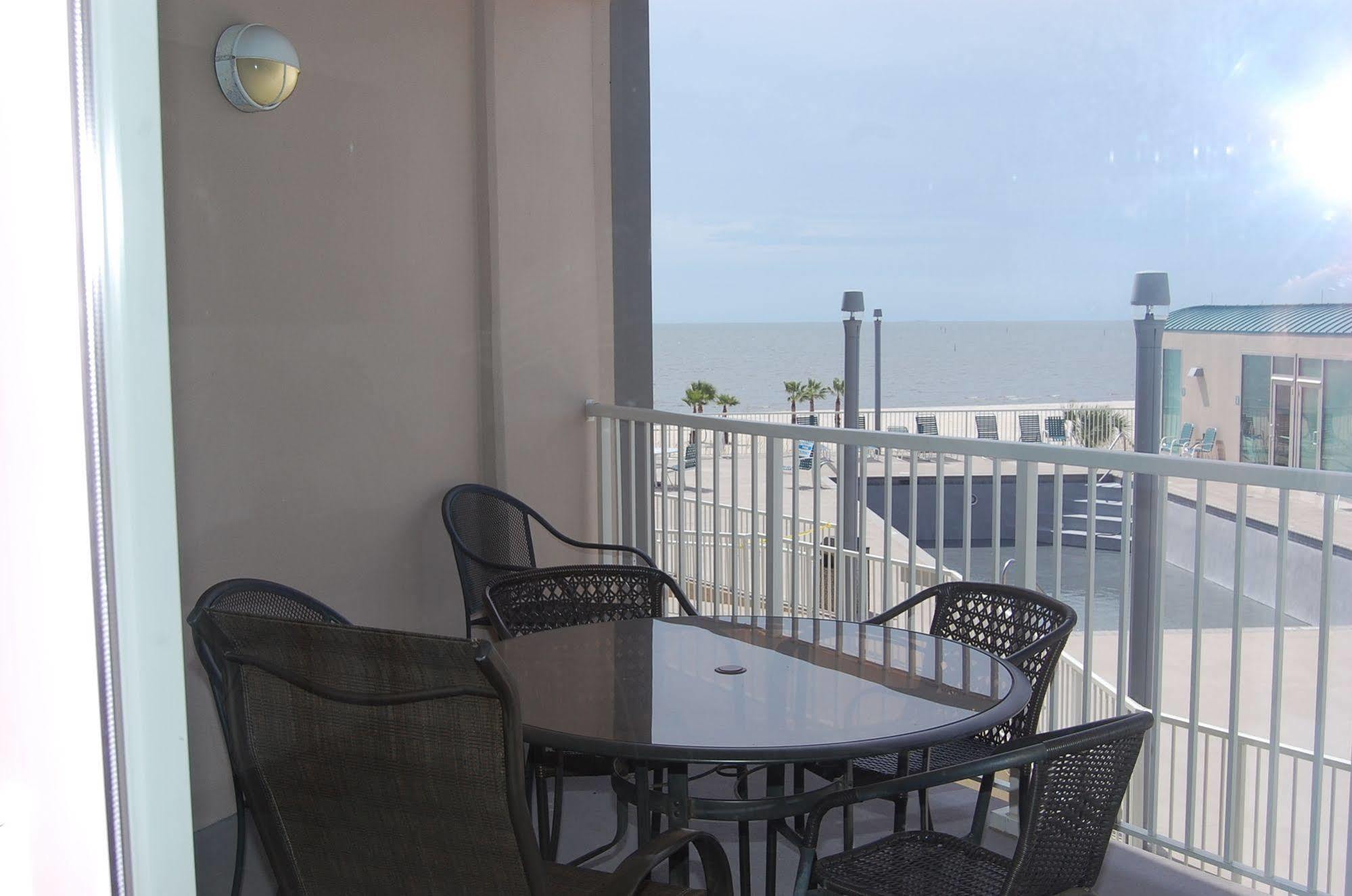 Sea Breeze Condominium Resort 比洛克西 外观 照片