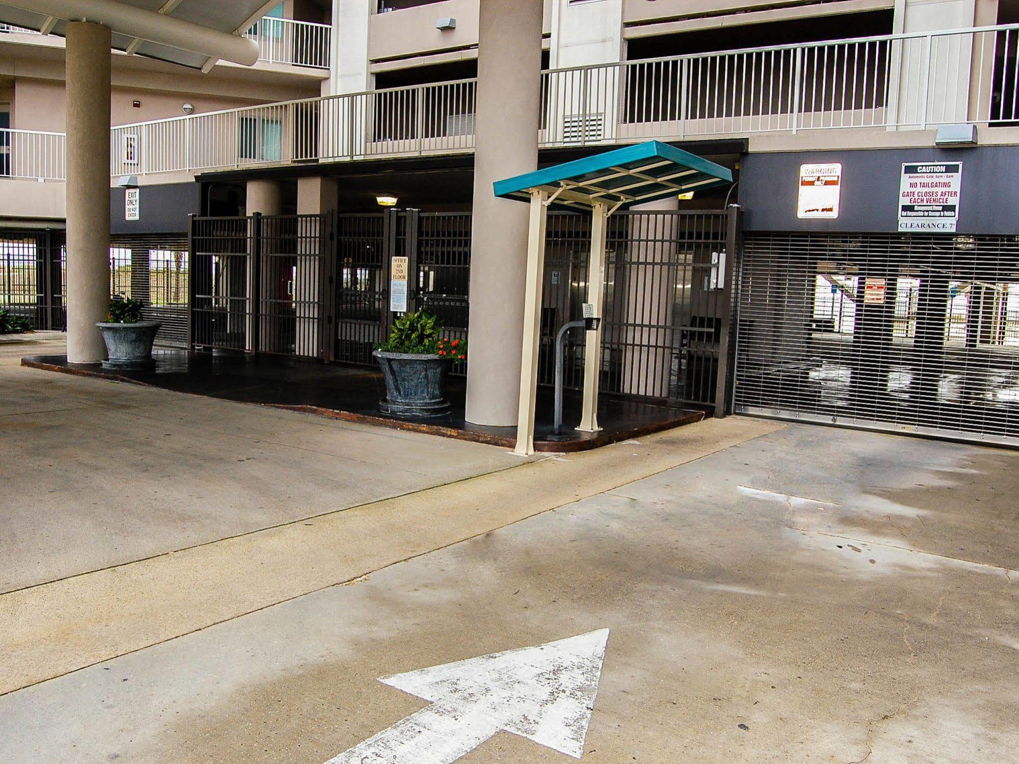 Sea Breeze Condominium Resort 比洛克西 外观 照片